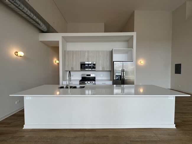 3215 N Narragansett Ave, Unit 103 in Chicago, IL - Foto de edificio - Building Photo