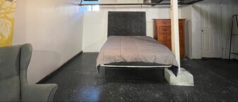 400 Mt Holly St in Baltimore, MD - Building Photo