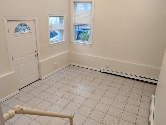 83 Yorktown St, Unit 1 in Somerville, MA - Building Photo - Building Photo