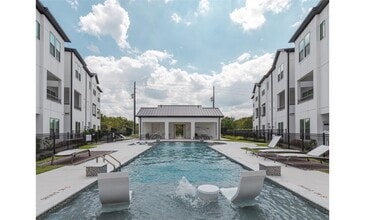 2802 Grand Fountains Dr in Houston, TX - Building Photo - Building Photo