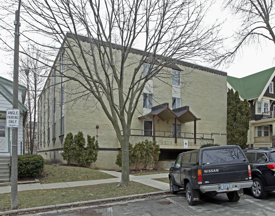 Fredrick Manor - DOGS ALLOWED in Milwaukee, WI - Building Photo