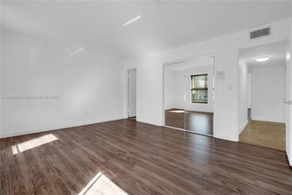 9823 SW 93rd Terrace in Miami, FL - Foto de edificio - Building Photo