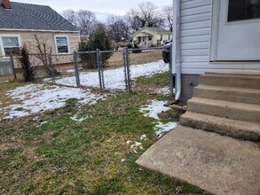 1407 Whitsett St in Burlington, NC - Foto de edificio - Building Photo