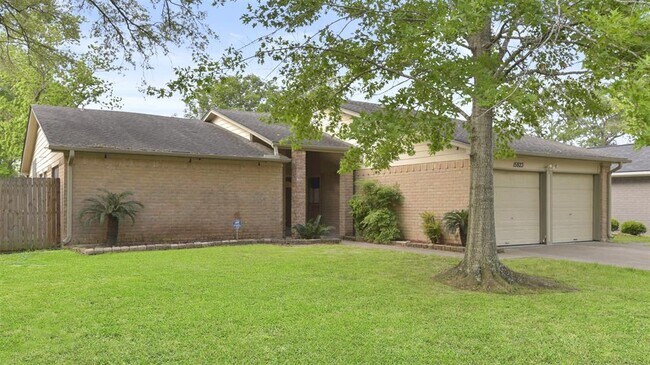 15823 Fox Springs Dr in Houston, TX - Building Photo - Building Photo