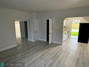 720 NE 7th St in Hallandale Beach, FL - Building Photo - Building Photo