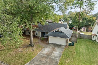 7212 Holiday Hill Ct in Jacksonville, FL - Building Photo - Building Photo