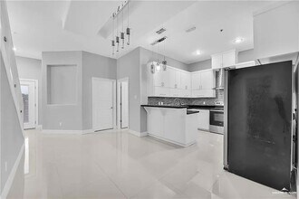 3016 S L St, Unit 1 in McAllen, TX - Building Photo - Building Photo