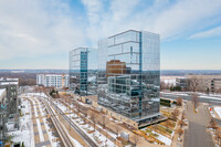 Reflections at Bloomington in Bloomington, MN - Foto de edificio - Building Photo