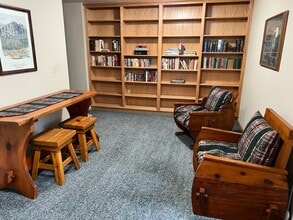 31401 Lovegren Ln, Unit 1 in Sisters, OR - Building Photo - Building Photo