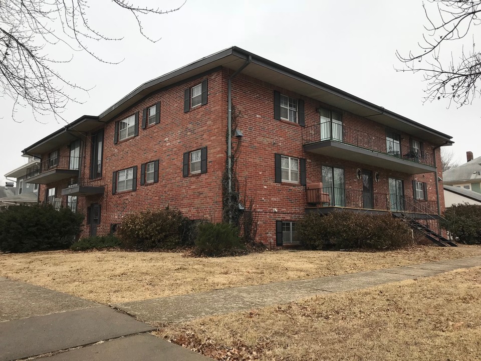 727 State St in Emporia, KS - Building Photo