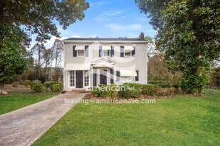 1006 Mooty Bridge Rd in Lagrange, GA - Building Photo