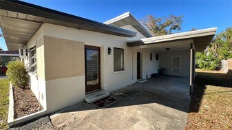 2323 Belmar Dr in Belleair Bluffs, FL - Building Photo