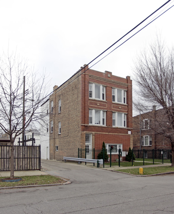 2543-2545 N Springfield Ave in Chicago, IL - Building Photo