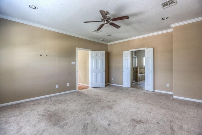 property at 940 W 26th St