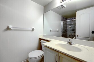 1 Elm Dr W in Mississauga, ON - Building Photo - Building Photo