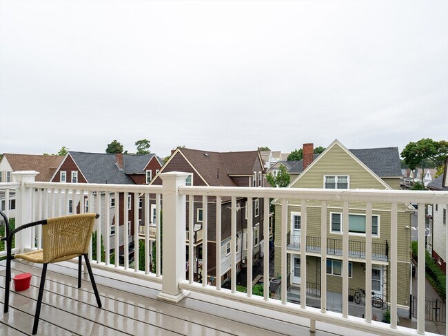 19 Lovell St, Unit 2 in Somerville, MA - Building Photo - Building Photo