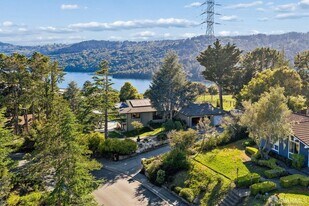 1435 Lakeview Dr in Hillsborough, CA - Building Photo