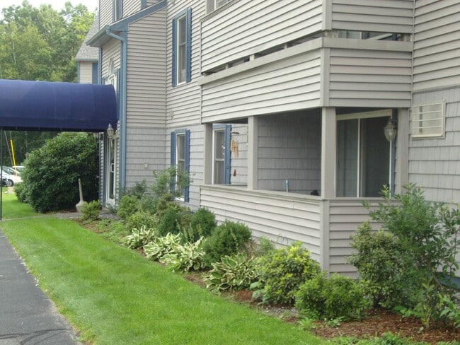 155 Eastern Ave-Unit -101 in Manchester, NH - Building Photo - Building Photo