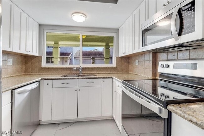15 Watercolor Way, Unit 15 in Naples, FL - Building Photo - Building Photo