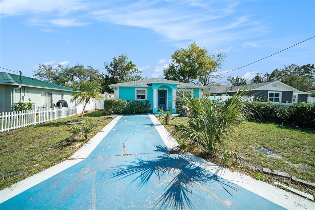 8729 N Tangerine Pl in Tampa, FL - Building Photo