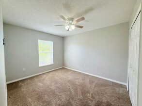 9917 Ashburn Lake Dr in Tampa, FL - Building Photo - Building Photo