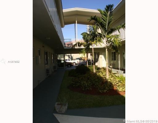 6930 Rue Versailles Dr-Unit -26 in Miami Beach, FL - Foto de edificio