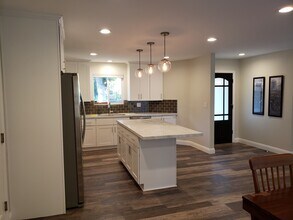 1390 Calle Bouganvilla in Thousand Oaks, CA - Building Photo - Building Photo