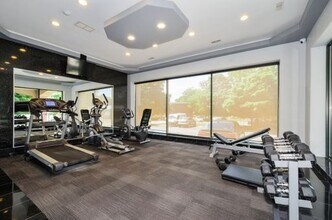 2451 W Howard St in Chicago, IL - Building Photo - Building Photo