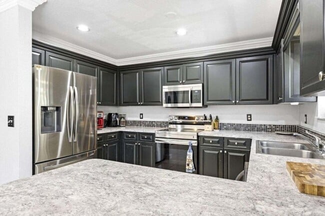 property at 1651 Suwanee Dr