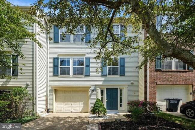 10159 Elgin Way in Linton Hall, VA - Building Photo - Building Photo