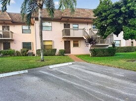 10409 NW 11th St in Pembroke Pines, FL - Building Photo