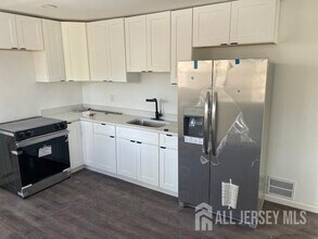 22 Sine Rd in Edison, NJ - Building Photo - Building Photo