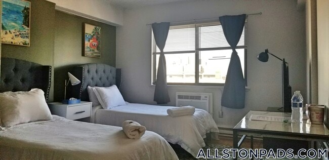 1110 Commonwealth Ave in Boston, MA - Building Photo - Building Photo