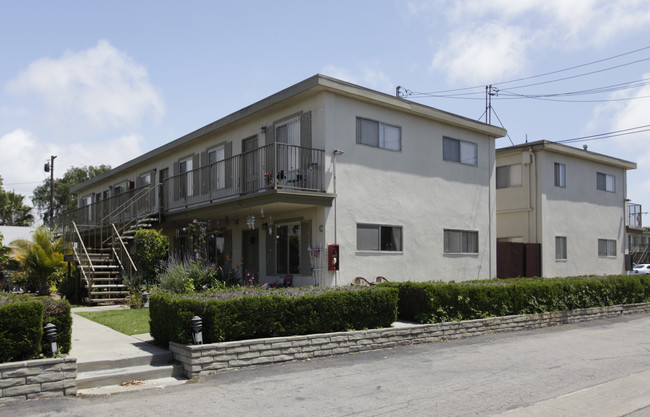 Victoria Manor Apartments in Costa Mesa, CA - Foto de edificio - Building Photo