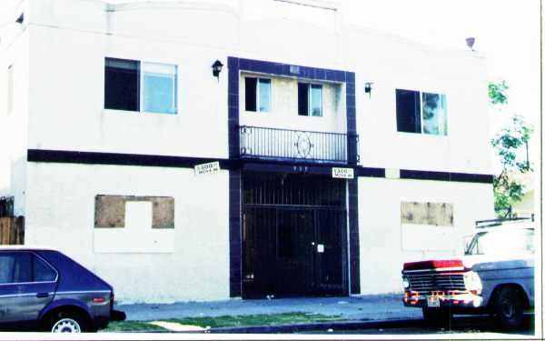 935 Olive Ave in Long Beach, CA - Foto de edificio - Building Photo