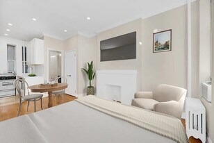 220 Sullivan St, Unit 2E in New York, NY - Building Photo