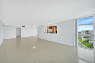 1360 S Ocean Blvd in Pompano Beach, FL - Building Photo - Building Photo