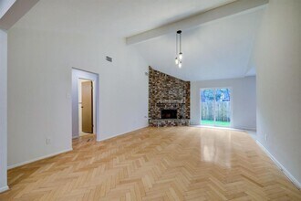 34 N High Oaks Cir in Spring, TX - Building Photo - Building Photo