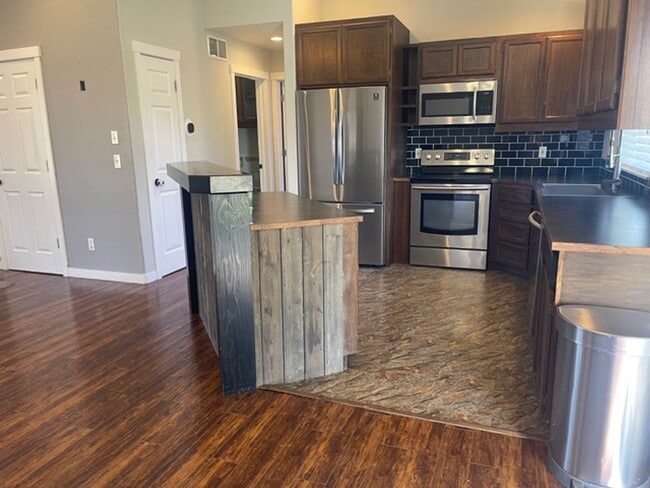 1604 N Lea St in Post Falls, ID - Foto de edificio - Building Photo