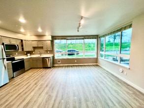 2330 Yakima Ct in Tacoma, WA - Building Photo - Building Photo