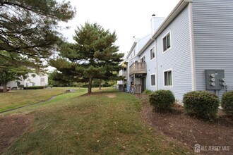 1204 Aspen Dr in Plainsboro, NJ - Building Photo - Building Photo