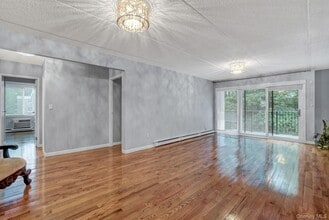 128 Colonial Pkwy in Yonkers, NY - Building Photo - Building Photo