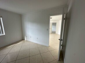 3948 NE 169th St in North Miami Beach, FL - Building Photo - Building Photo