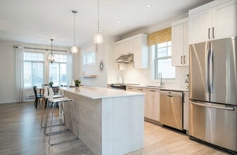 1708 King George Blvd in Surrey, BC - Building Photo - Building Photo