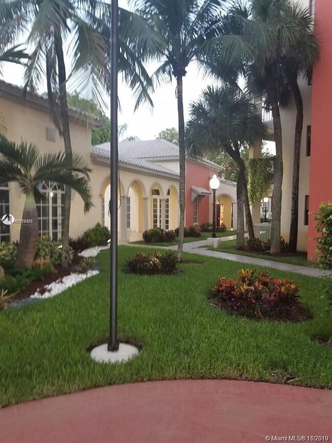 8120 Geneva Ct-Unit -551 in Doral, FL - Building Photo - Building Photo