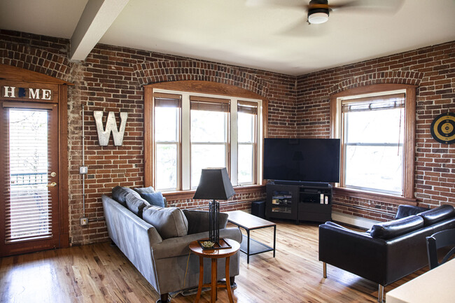 3249 W Fairview Pl, Unit 110 in Denver, CO - Building Photo - Building Photo