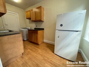 462 Park Dr, Unit 235-30 in Boston, MA - Foto de edificio - Building Photo