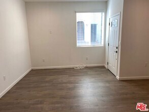 1112 Meadowbrook Ave in Los Angeles, CA - Building Photo - Building Photo