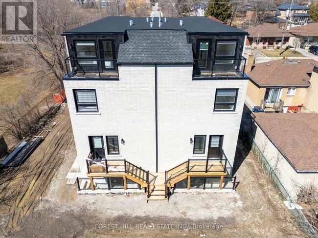 42 Chatfield Dr in Toronto, ON - Building Photo - Building Photo