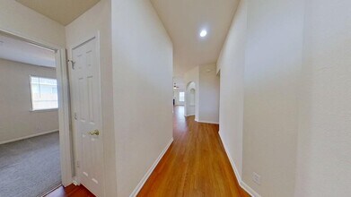 102 Hersee Ct in Hutto, TX - Building Photo - Building Photo